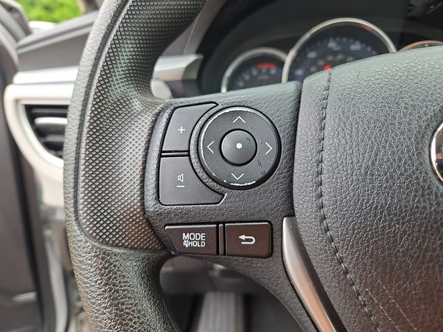 Used 2016 Toyota Corolla LE FWD image 6