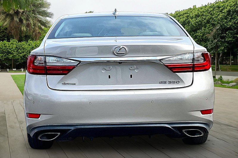 Used 2017 Lexus ES 350 w/ Luxury Package FWD image 3