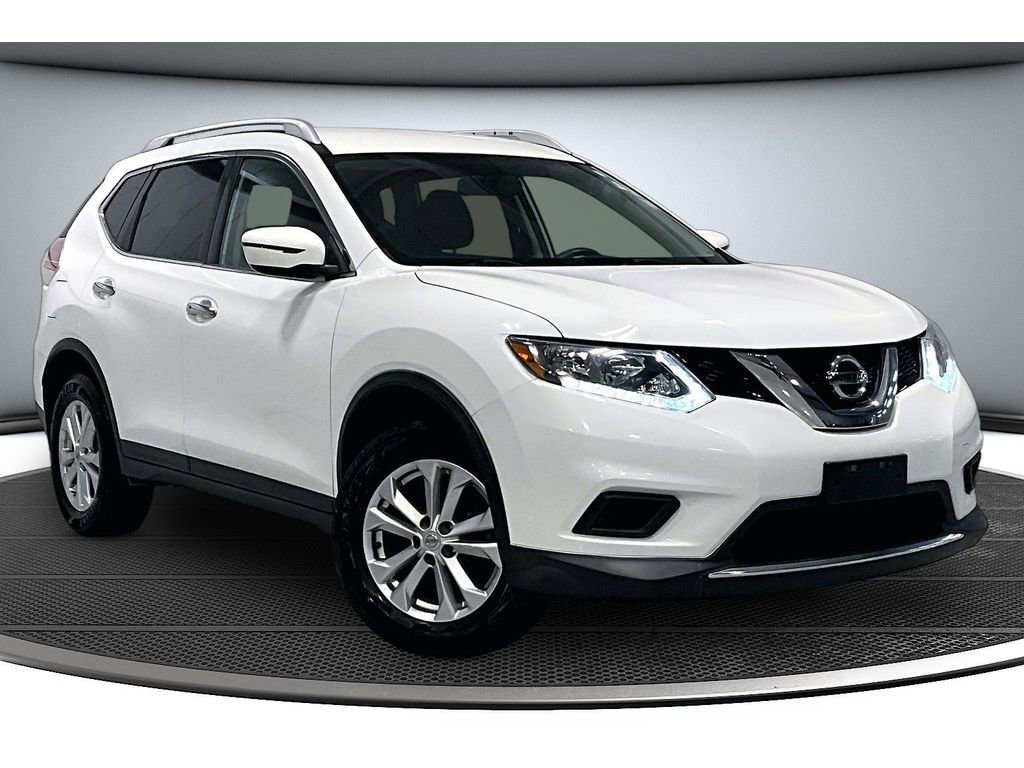 Used 2016 Nissan Rogue SV image 2