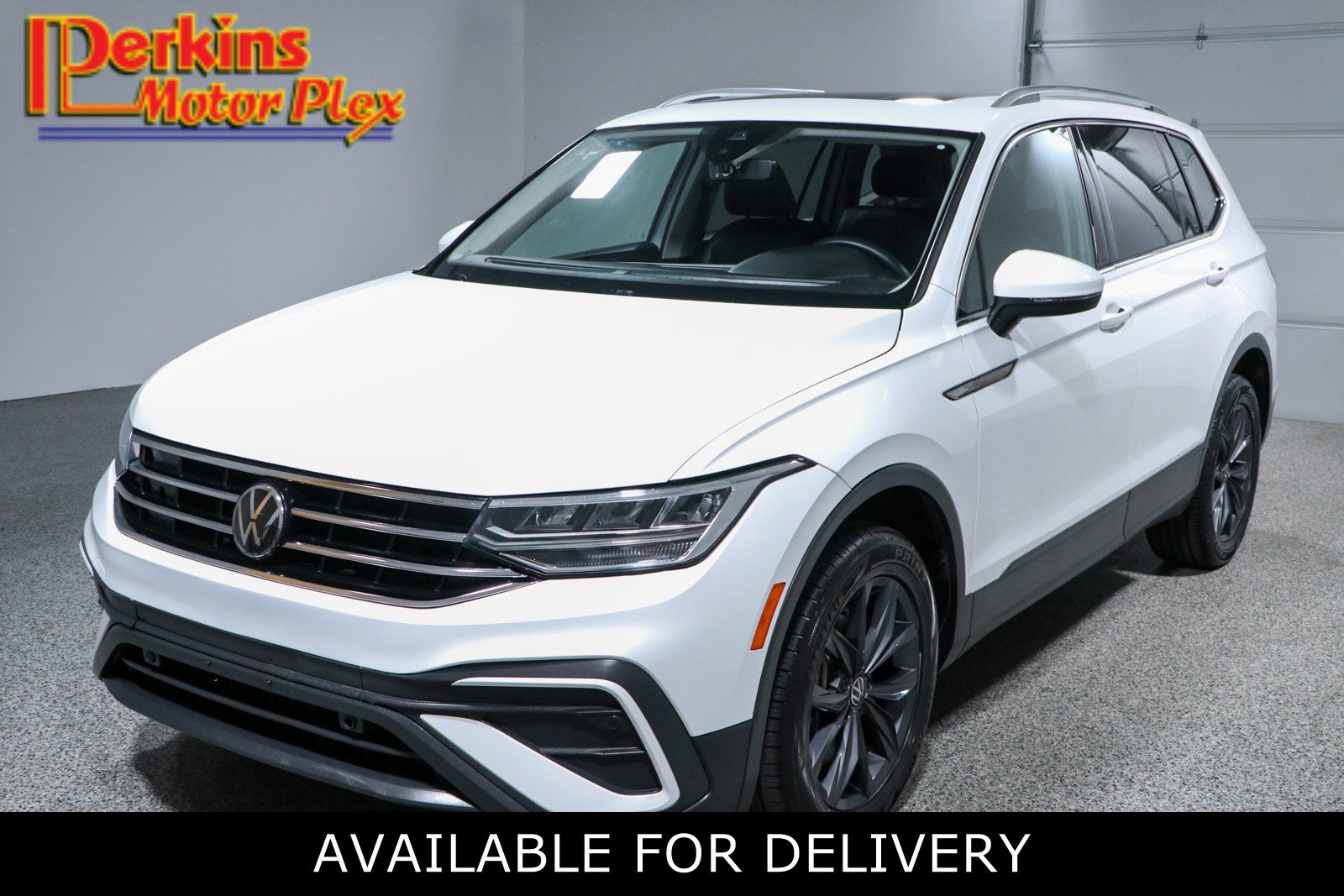Used 2022 Volkswagen Tiguan SE FWD image 1