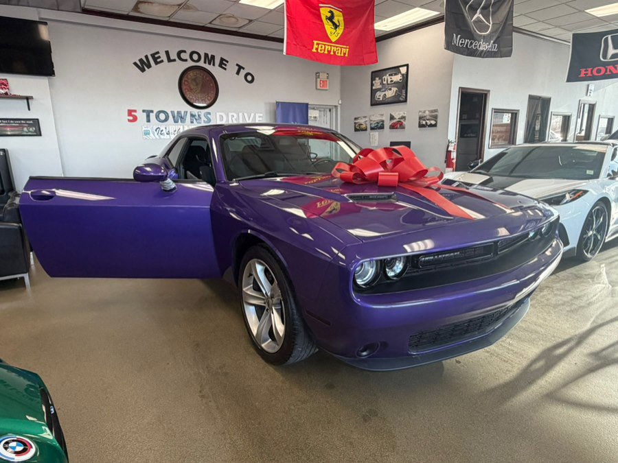 Used 2018 Dodge Challenger SXT w/ Super Sport Group (SS/T) RWD image 32
