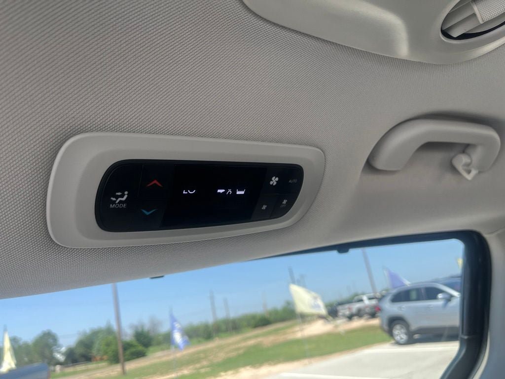 Used 2024 Chrysler Pacifica Touring-L FWD image 29