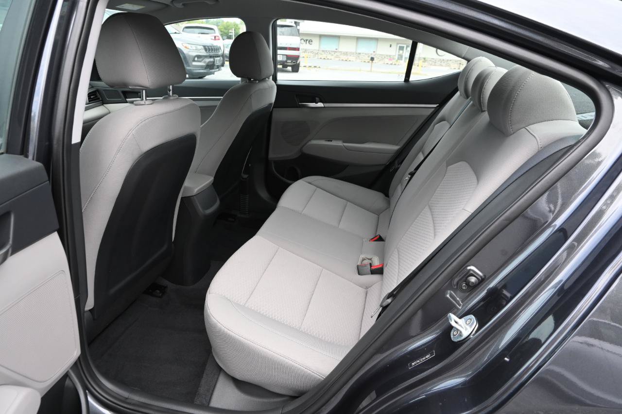 Used 2020 Hyundai Elantra SE FWD image 18
