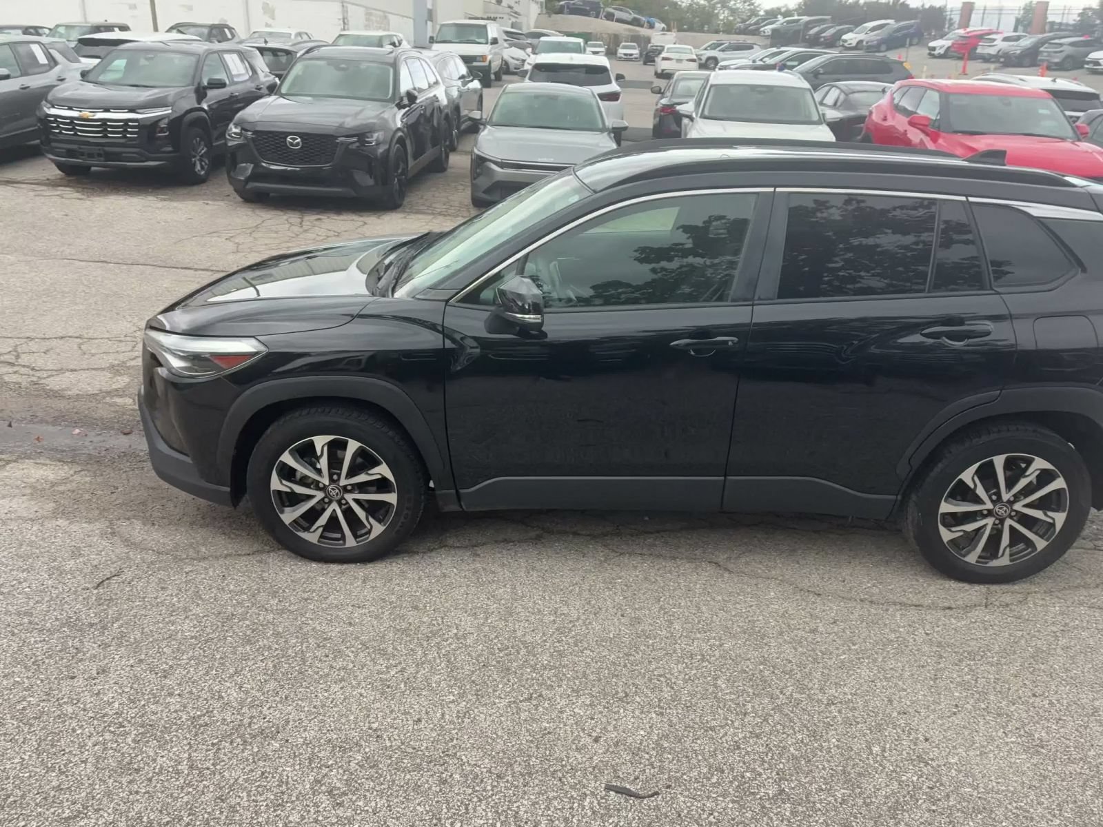 Used 2022 Toyota Corolla Cross XLE AWD/4WD image 8