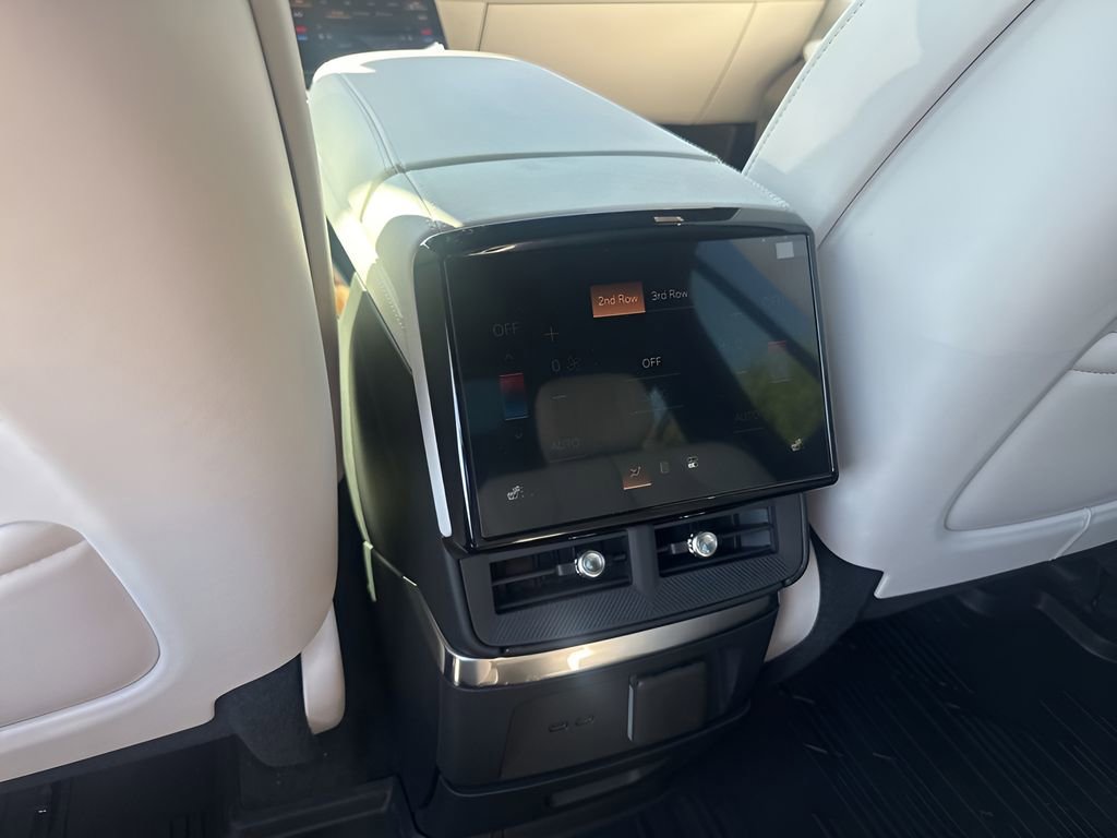 New 2026 Cadillac Vistiq Luxury w/ LPO, Floor Liner Package AWD/4WD image 21