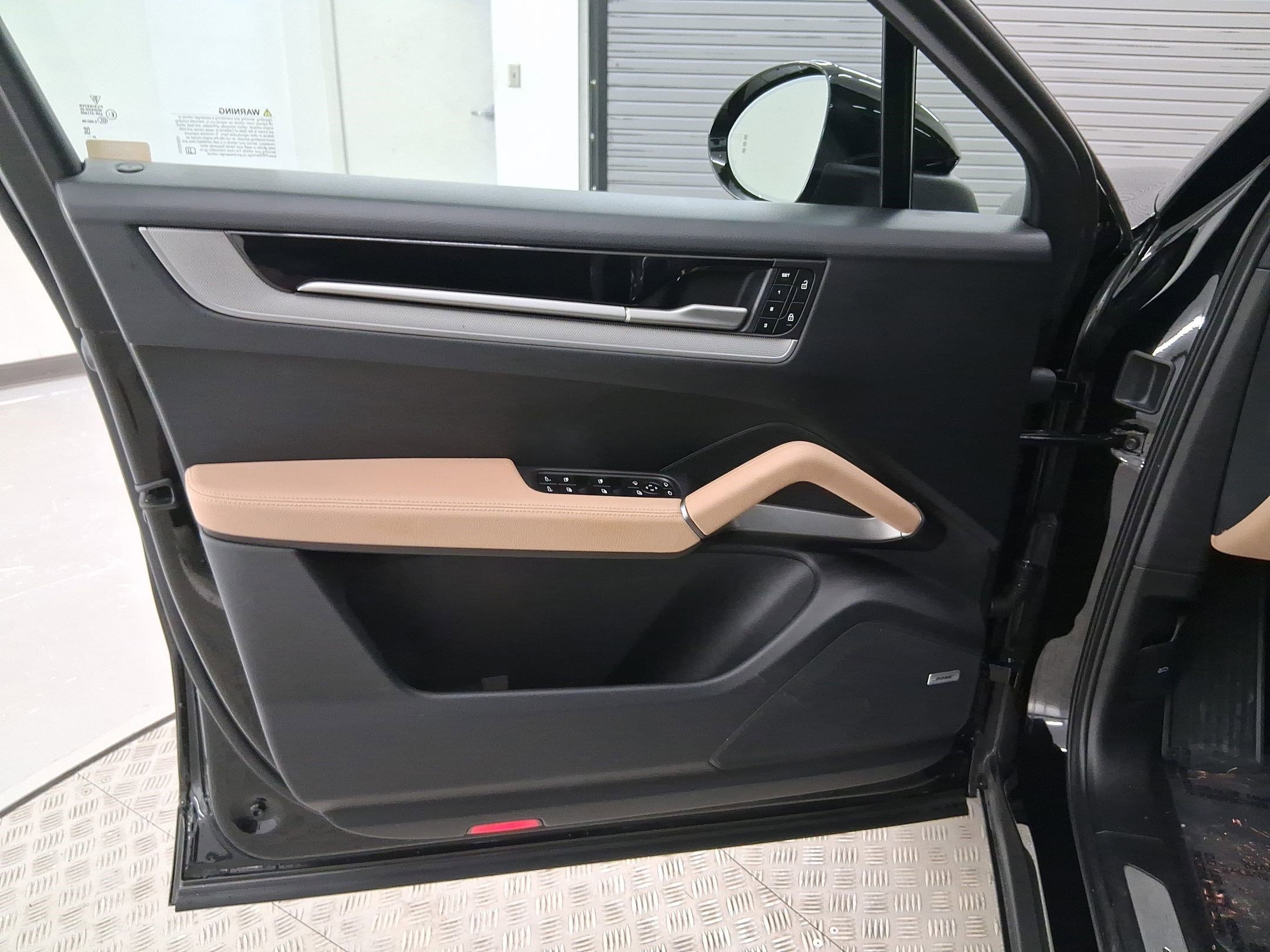 Certified 2024 Porsche Cayenne Coupe image 21