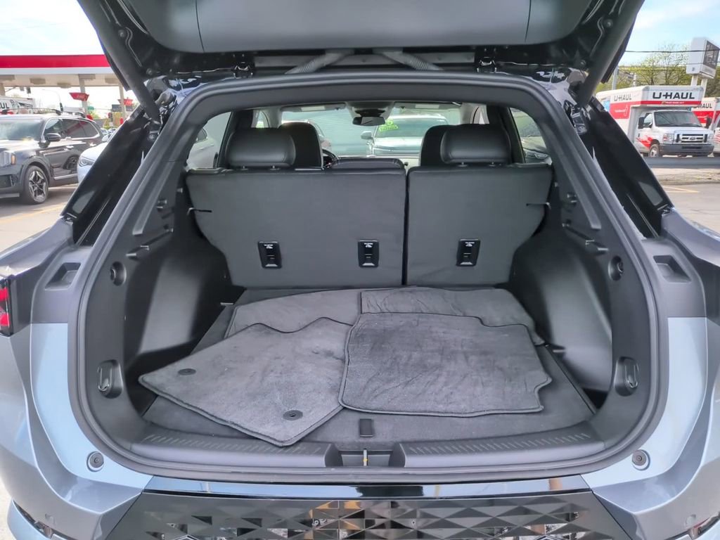 Used 2024 Chevrolet Equinox EV RS FWD image 17