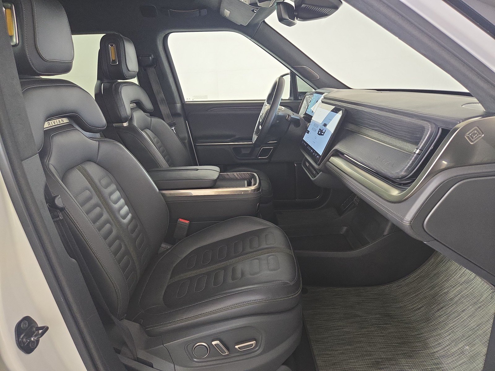 Used 2023 Rivian R1T Adventure AWD/4WD image 23