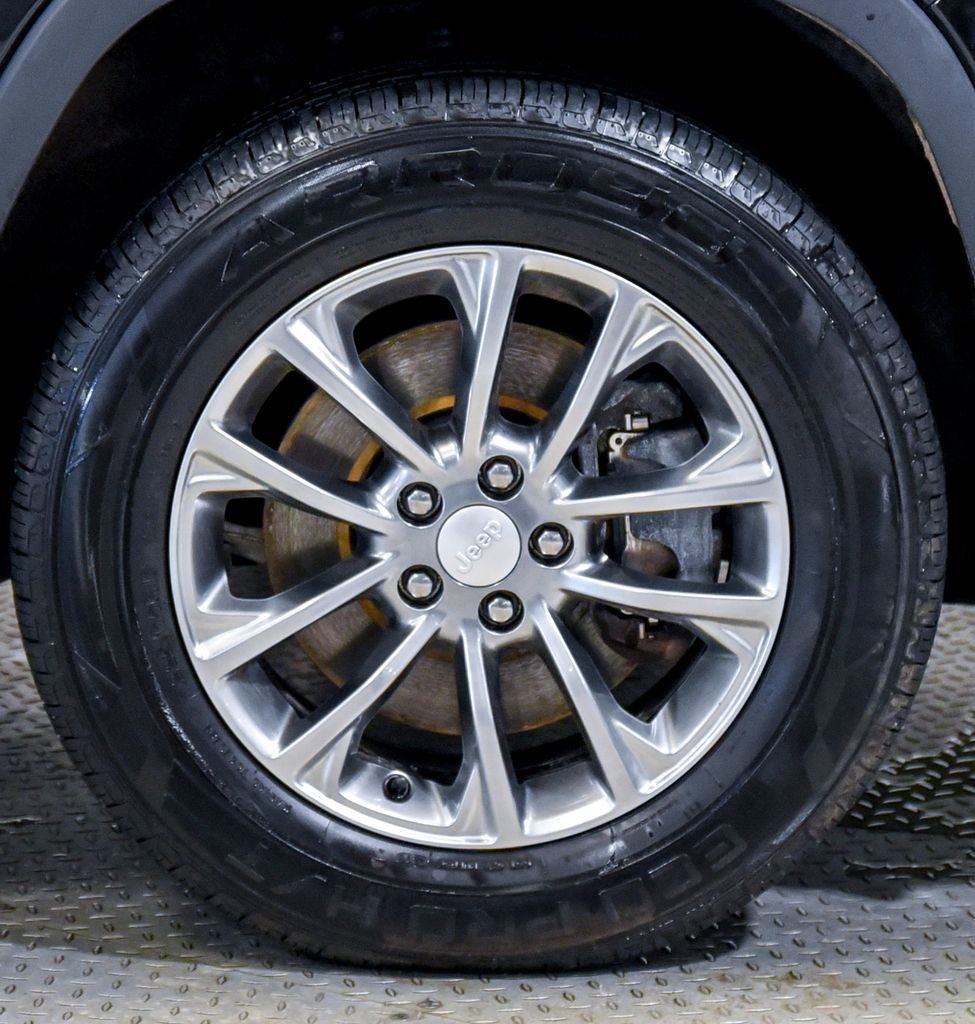 Used 2020 Jeep Cherokee Latitude Plus w/ Cold Weather Group image 10