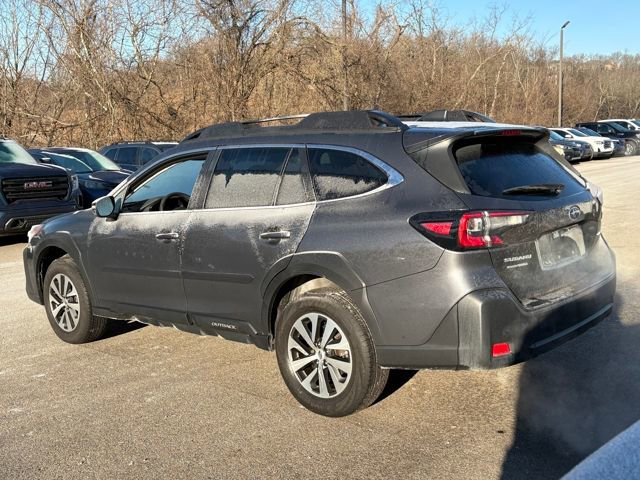Used 2023 Subaru Outback Premium image 3