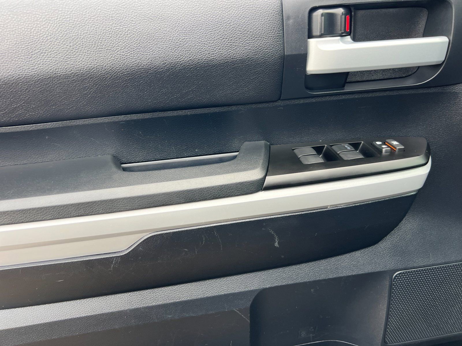 Used 2018 Toyota Tundra SR5 image 11