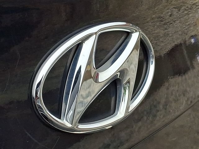 Used 2013 Hyundai Elantra GLS w/ Preferred Pkg FWD image 9