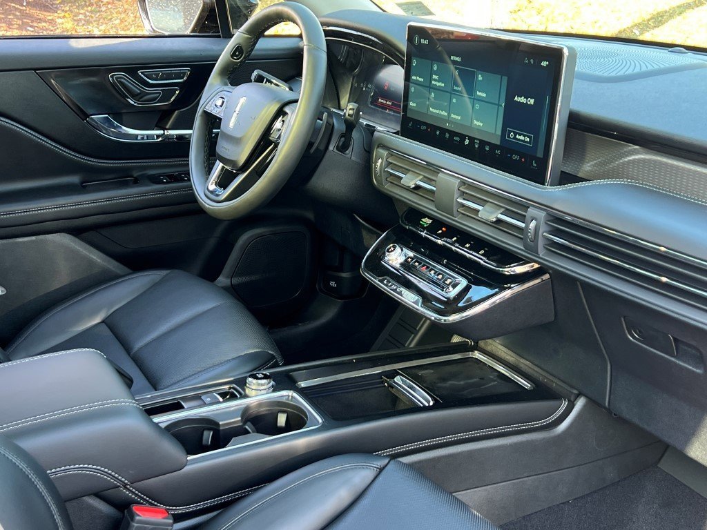 New 2026 Lincoln Corsair Reserve w/ Jet Appearance Package image 9