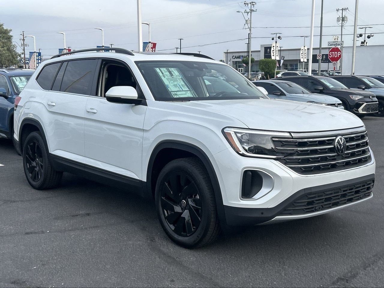 New 2026 Volkswagen Atlas SE FWD image 2