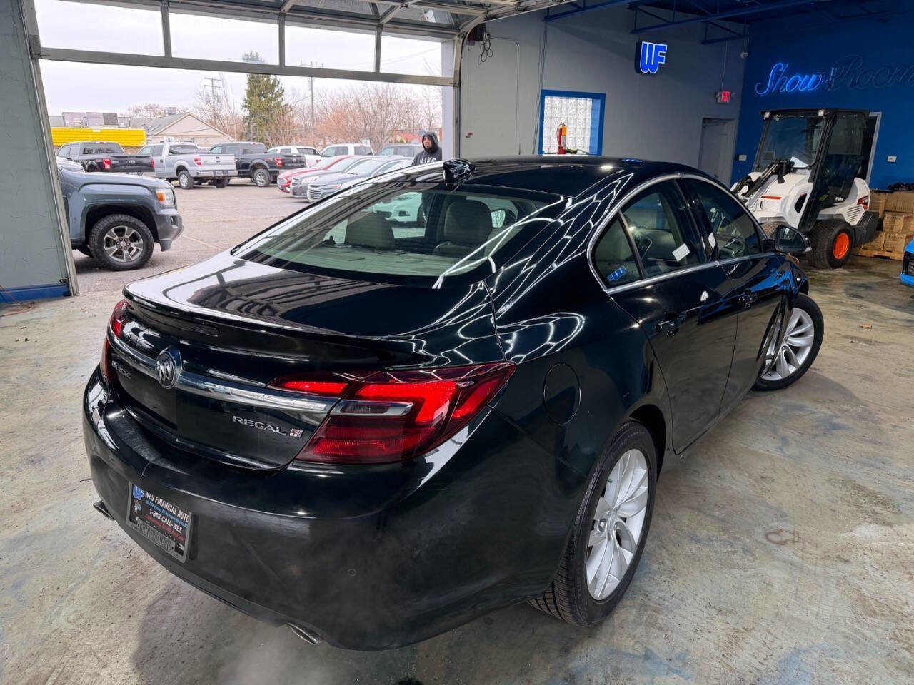 Used 2016 Buick Regal Premium image 2