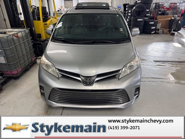 Used 2019 Toyota Sienna XLE w/ XLE Navigation Package FWD image 18