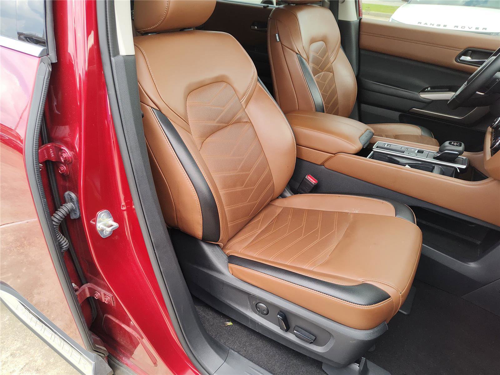 Used 2024 Nissan Pathfinder Platinum w/ Cargo Package image 24