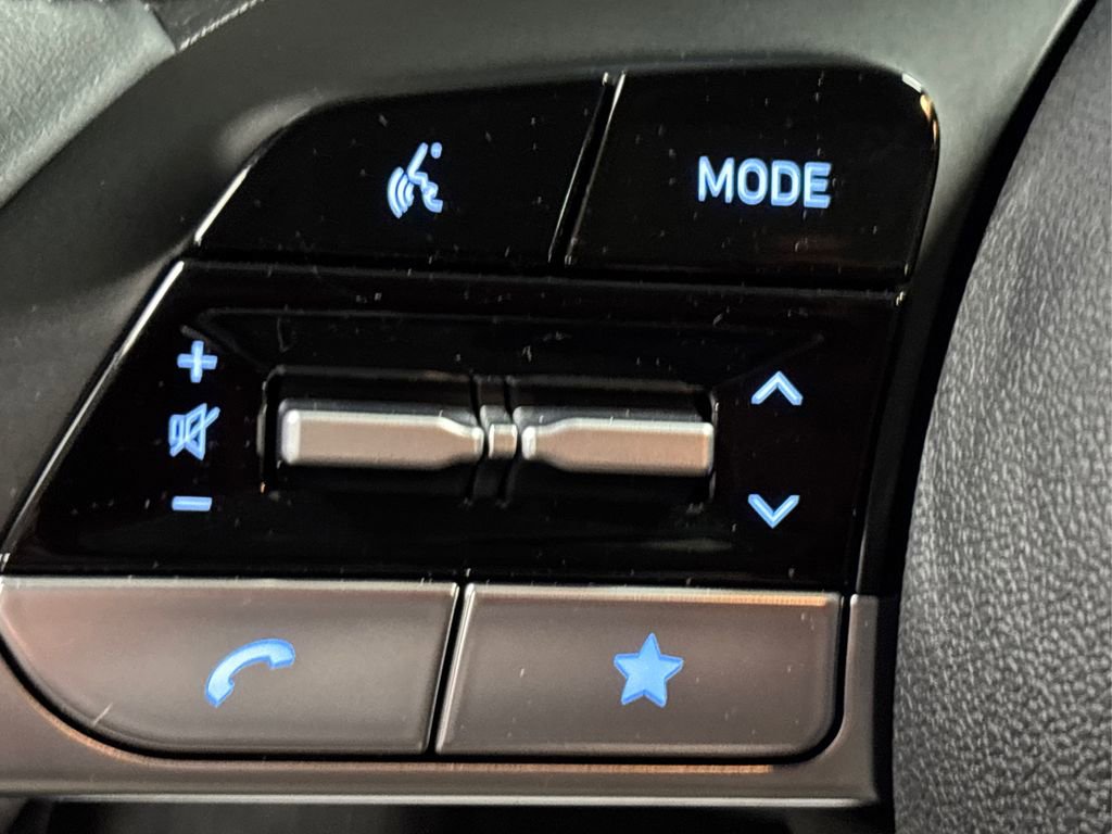 Certified 2025 Hyundai Elantra SEL image 28