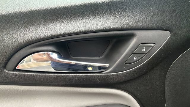 Used 2020 Chevrolet Equinox LS w/ LS Convenience Package FWD image 17