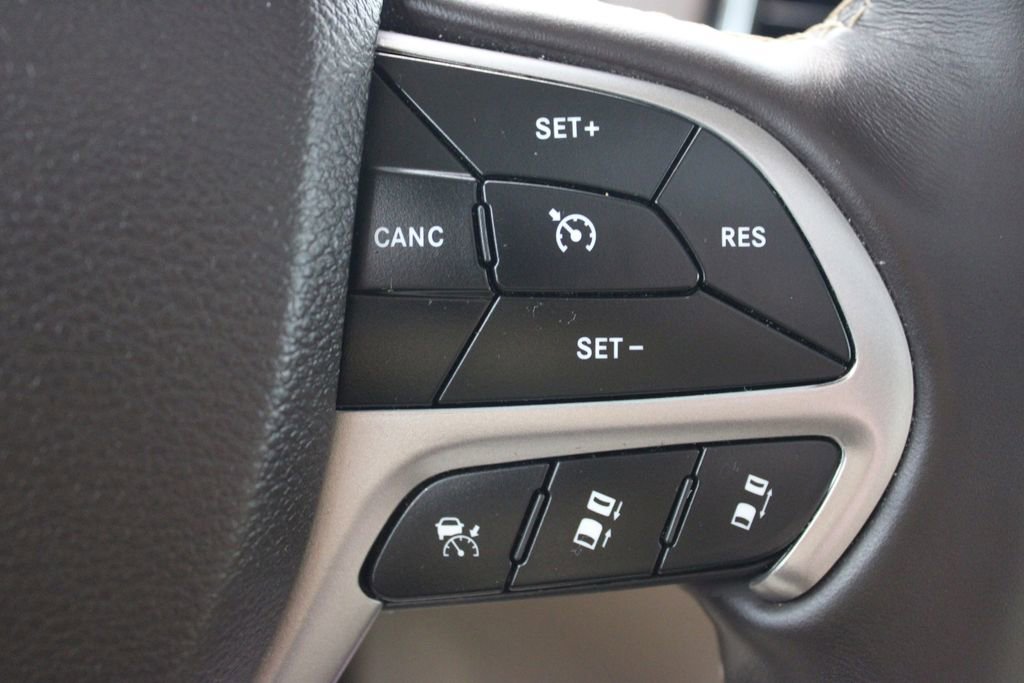 Used 2021 Jeep Grand Cherokee Overland AWD/4WD image 23
