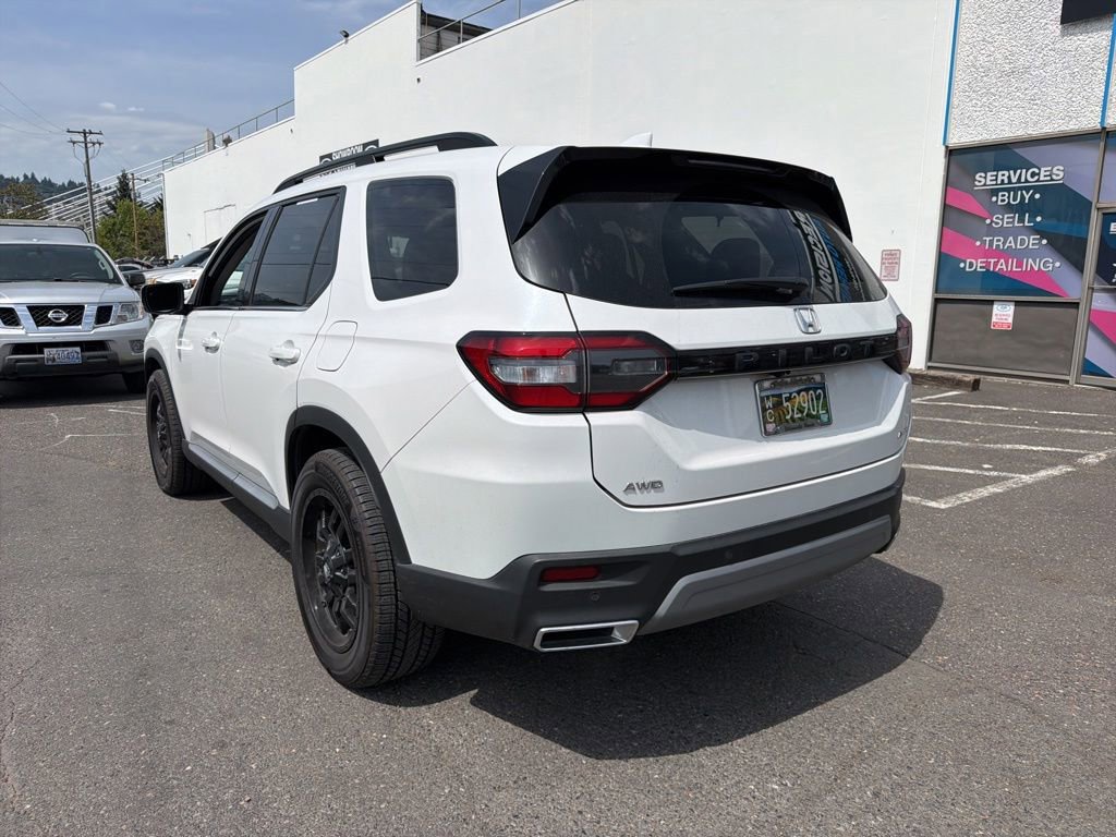 Used 2025 Honda Pilot Elite image 3