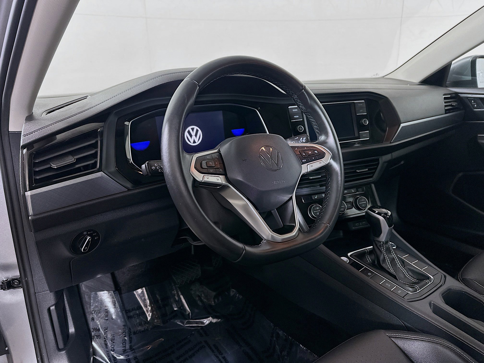 Certified 2022 Volkswagen Jetta SE image 9
