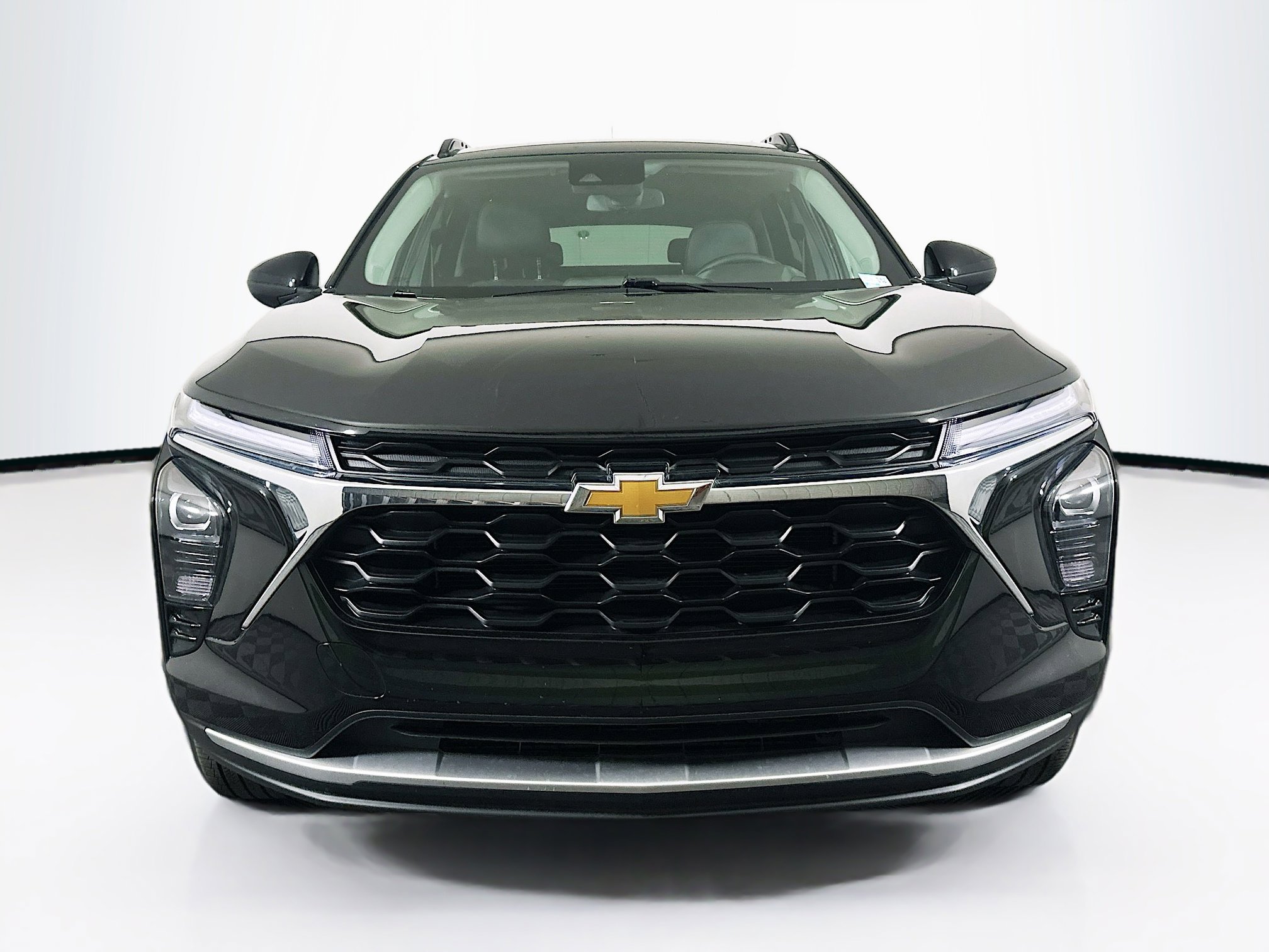 Used 2025 Chevrolet Trax LT w/ LT Convenience Package image 2