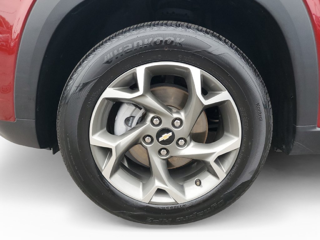 Used 2025 Chevrolet Trax LT FWD image 27