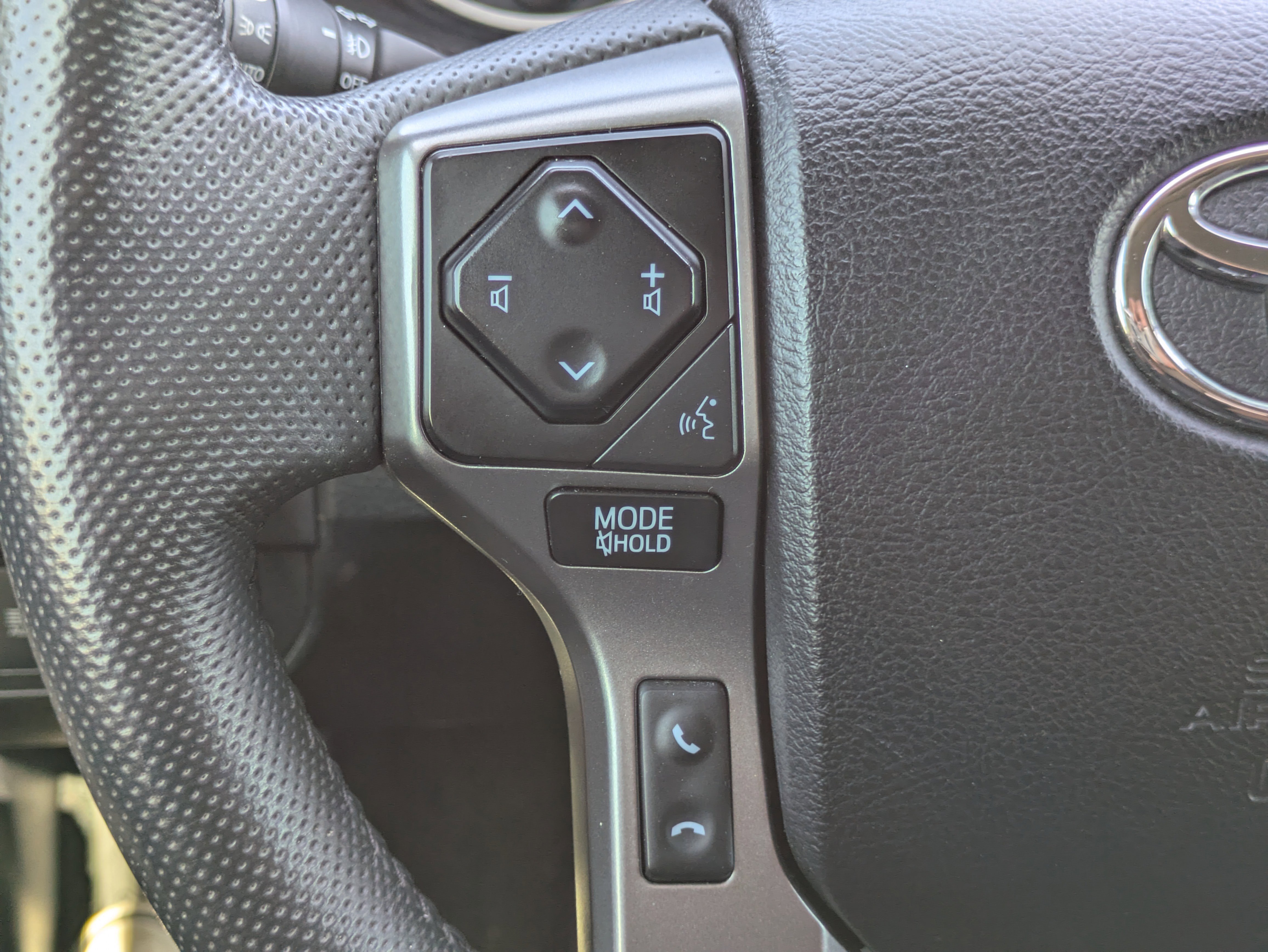 Used 2022 Toyota Tacoma SR5 w/ Technology Package image 14