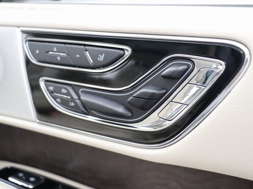 Used 2021 Lincoln Navigator Reserve w/ Luxury Package image 21