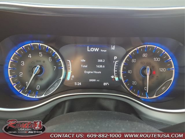 Used 2025 Chrysler Pacifica Limited FWD image 13