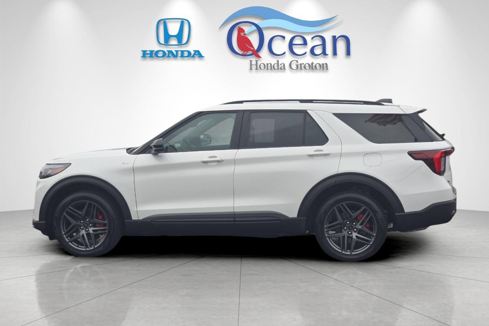 Used 2025 Ford Explorer ST-Line w/ Premium Package image 6