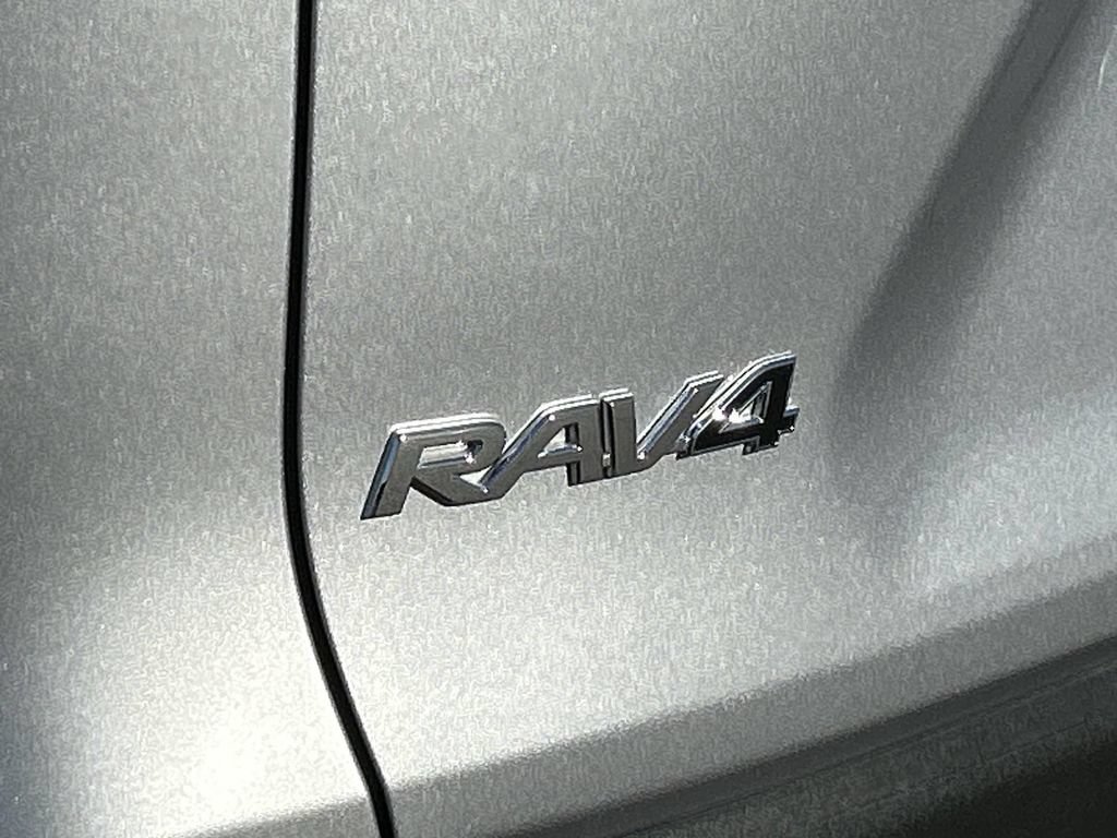 Used 2021 Toyota RAV4 LE w/ Carpet Mat Package (TMS) FWD image 32