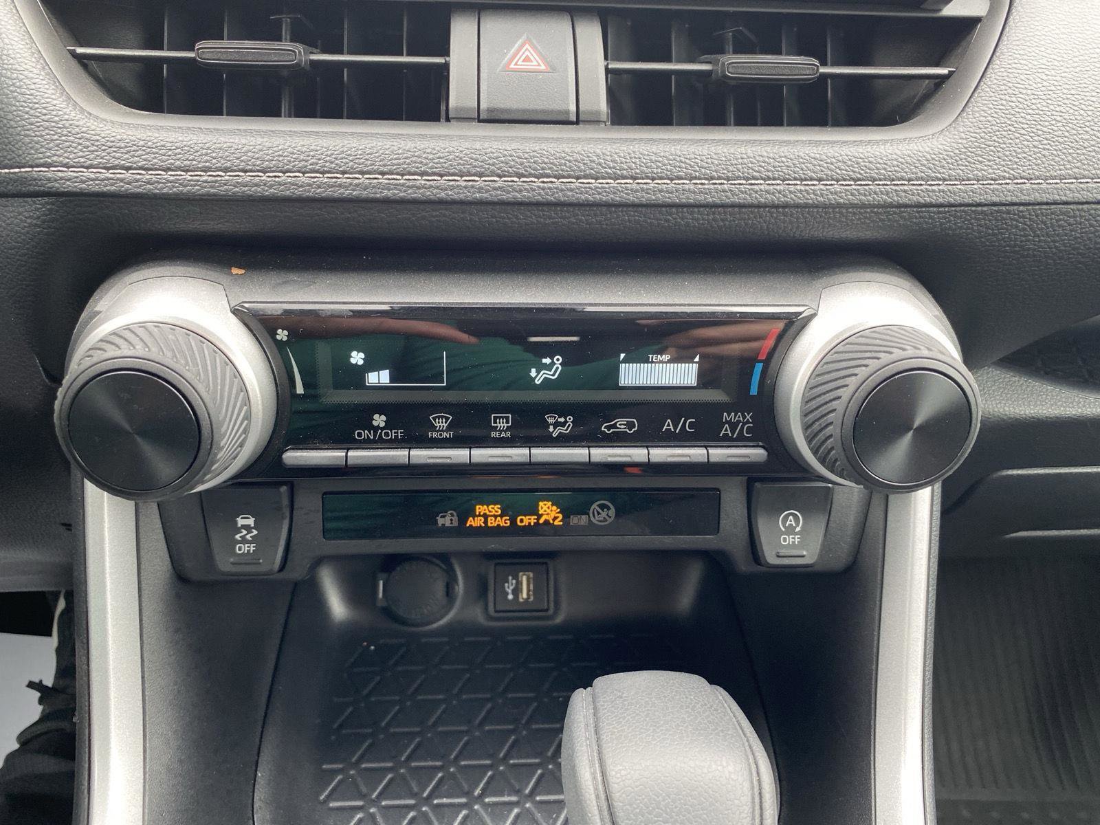 Used 2025 Toyota RAV4 LE image 18