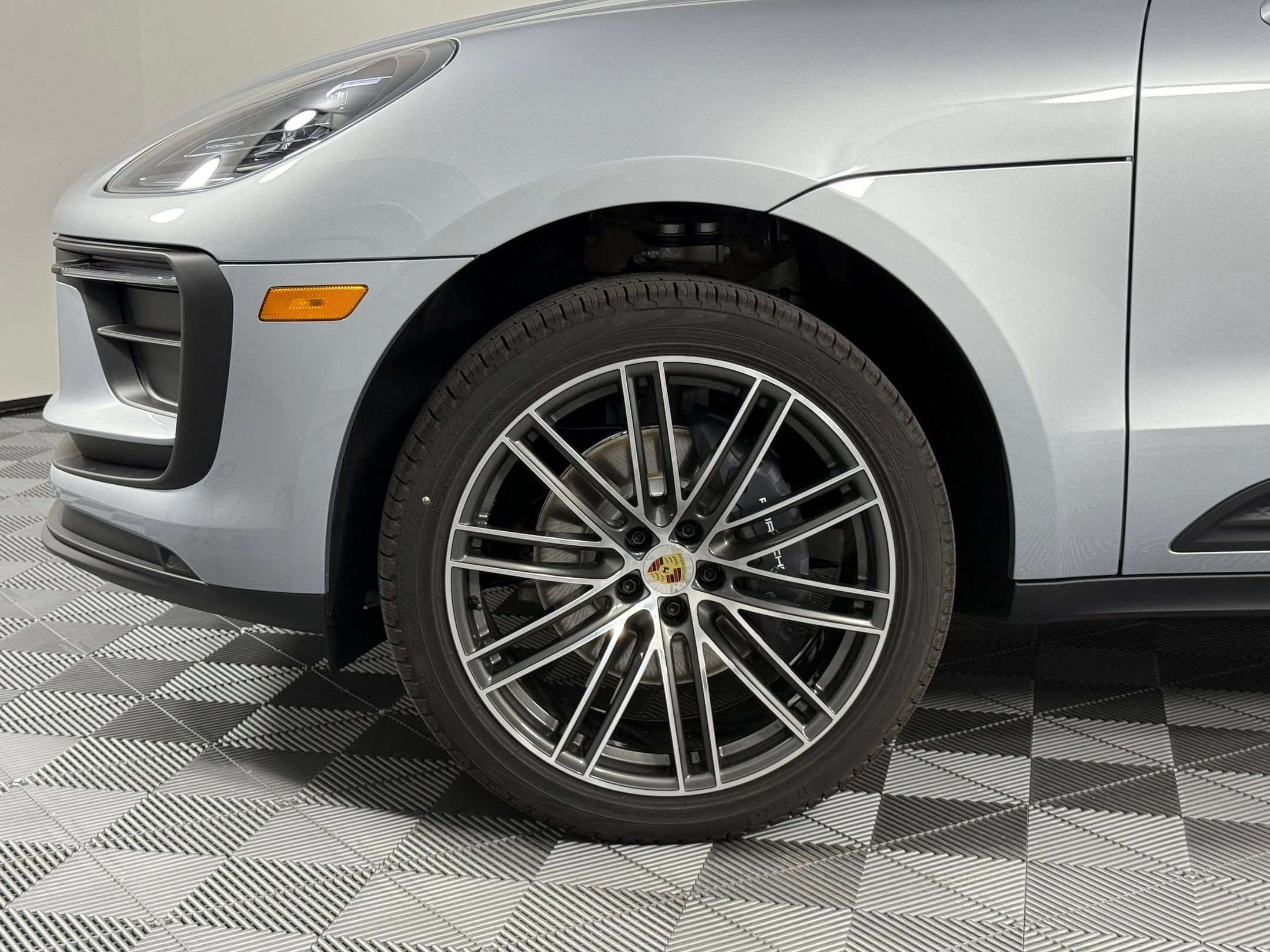 Certified 2026 Porsche Macan AWD/4WD image 12