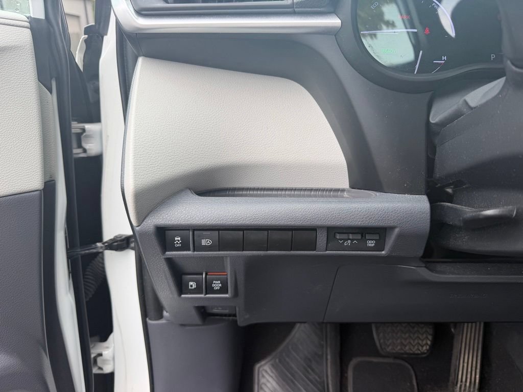 Used 2022 Toyota Sienna LE FWD image 11