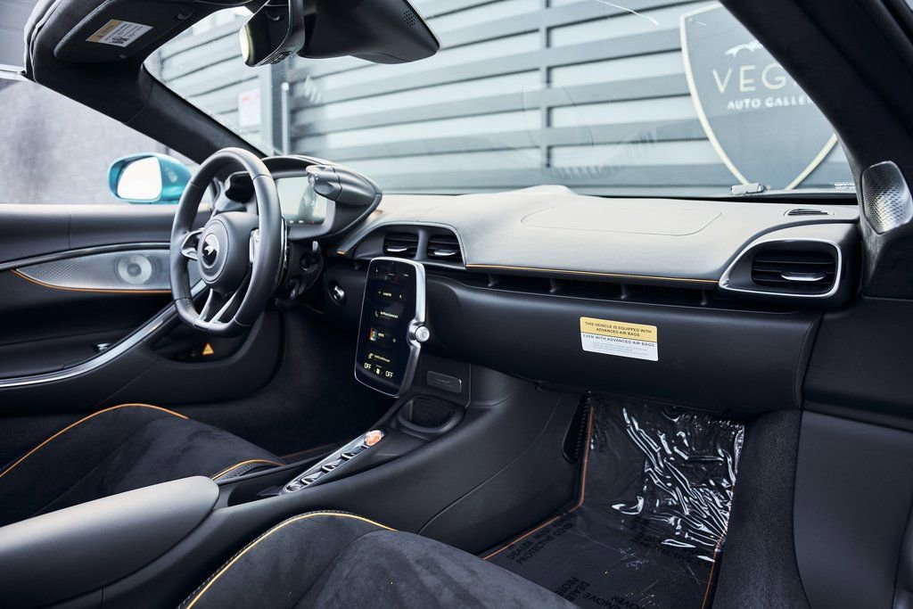 Used 2025 McLaren Artura Spider image 35