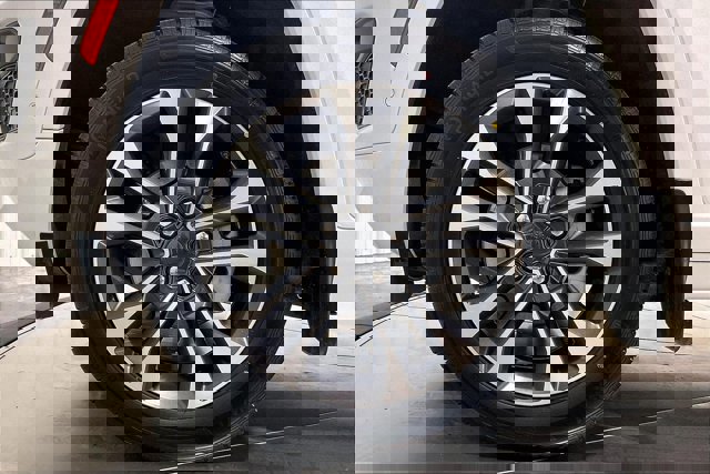 Used 2023 Jeep Grand Cherokee Overland image 9