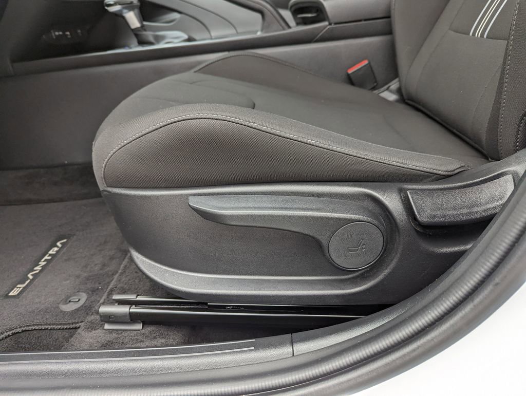 Used 2024 Hyundai Elantra SEL image 13