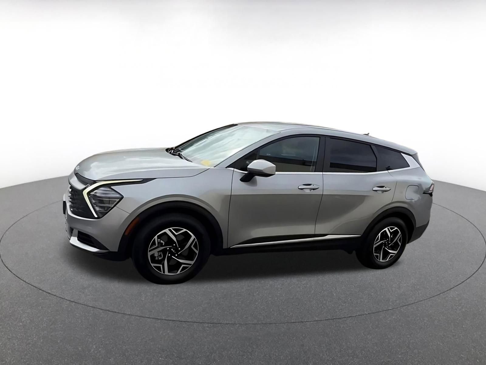 Used 2025 Kia Sportage LX FWD image 8