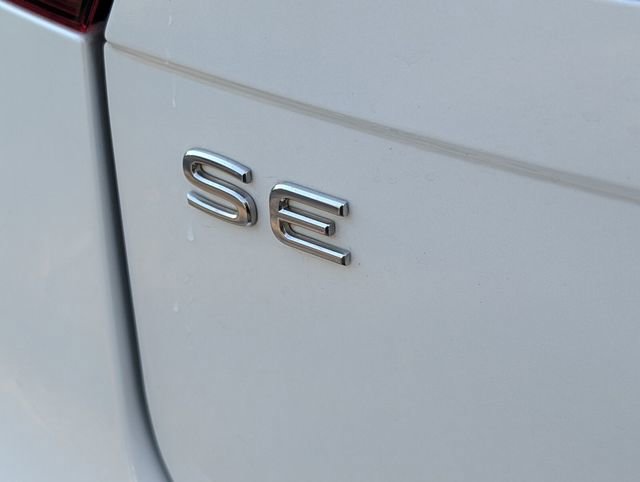 Used 2022 Volkswagen Tiguan SE R-Line image 16