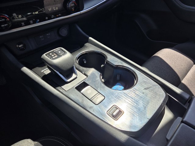 Used 2025 Nissan Rogue SV FWD image 17
