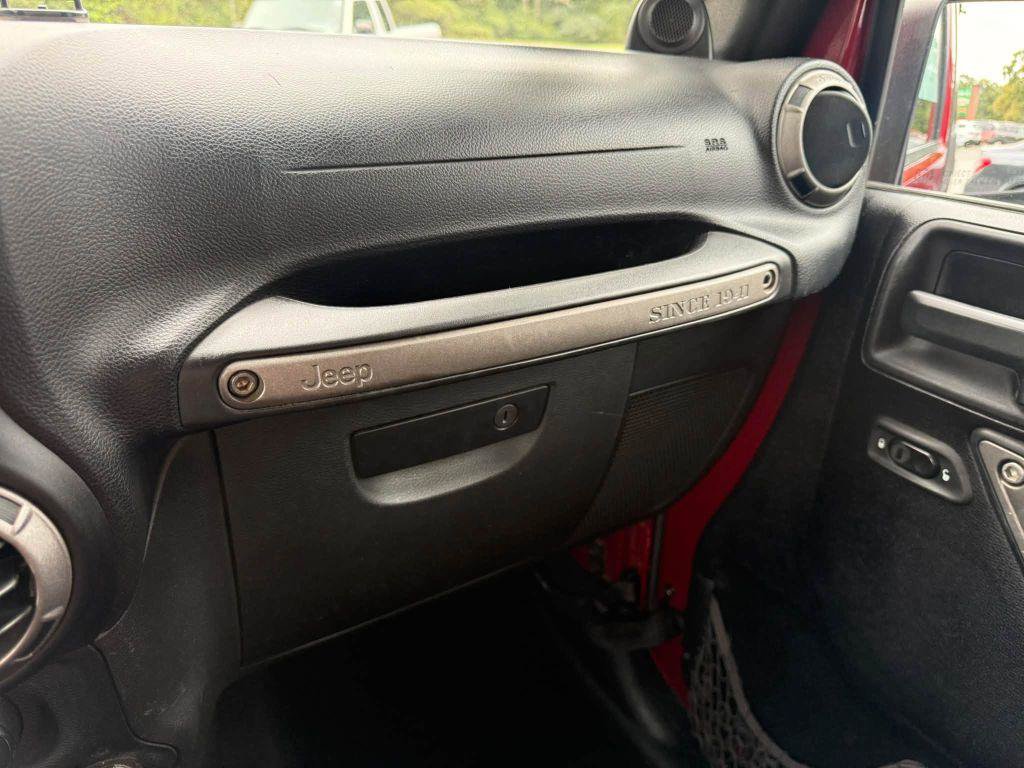 Used 2012 Jeep Wrangler Sport AWD/4WD image 16