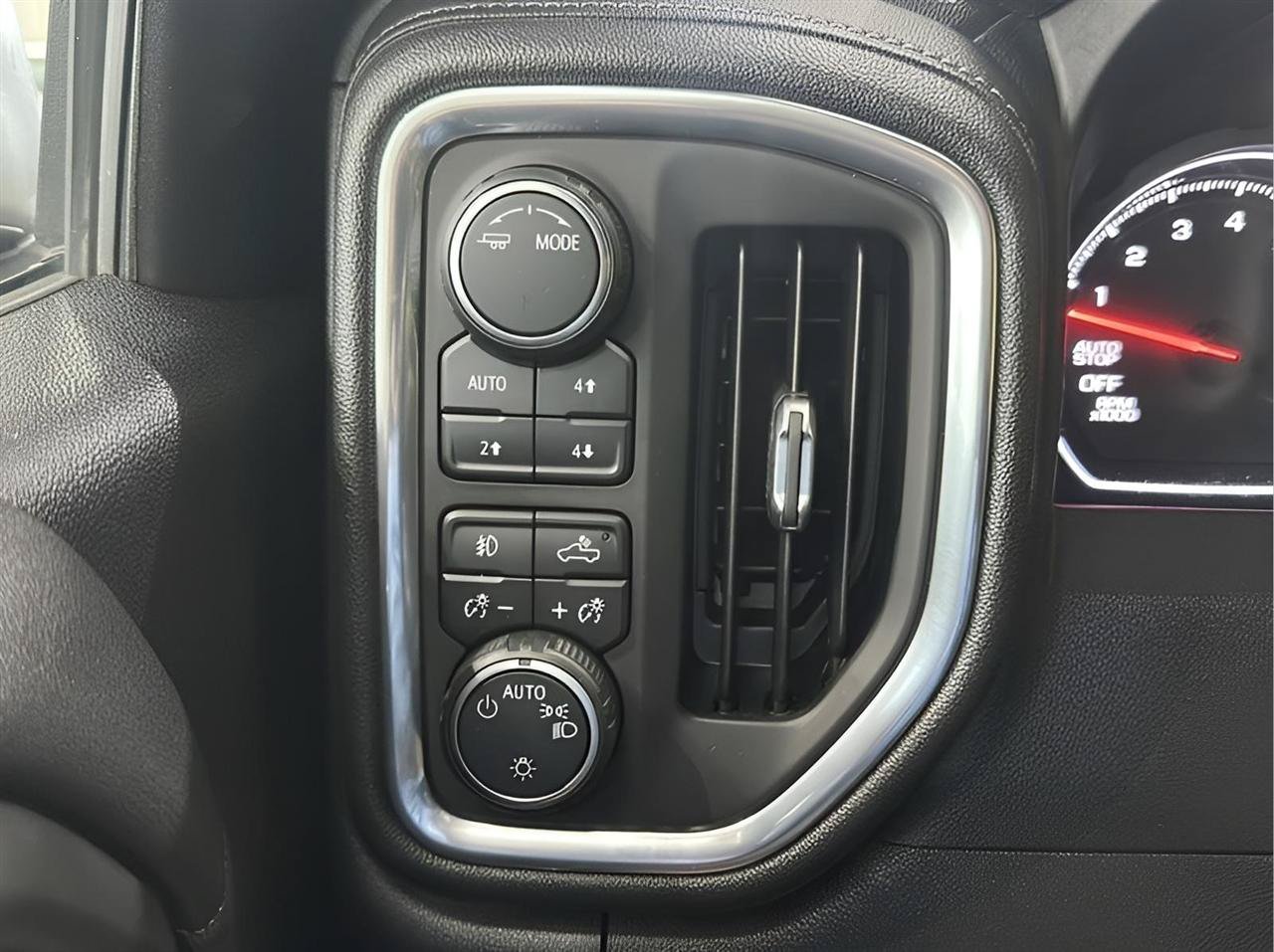 Used 2021 Chevrolet Silverado 1500 LT Trail Boss w/ LPO, Dark Essentials Package AWD/4WD image 17