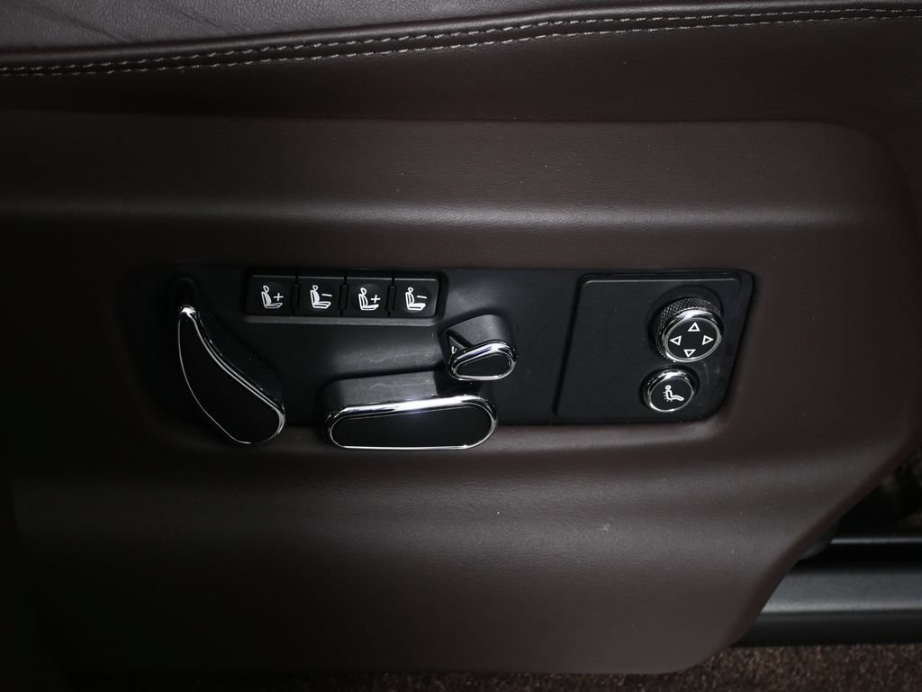 Used 2022 Bentley Bentayga AWD/4WD image 39