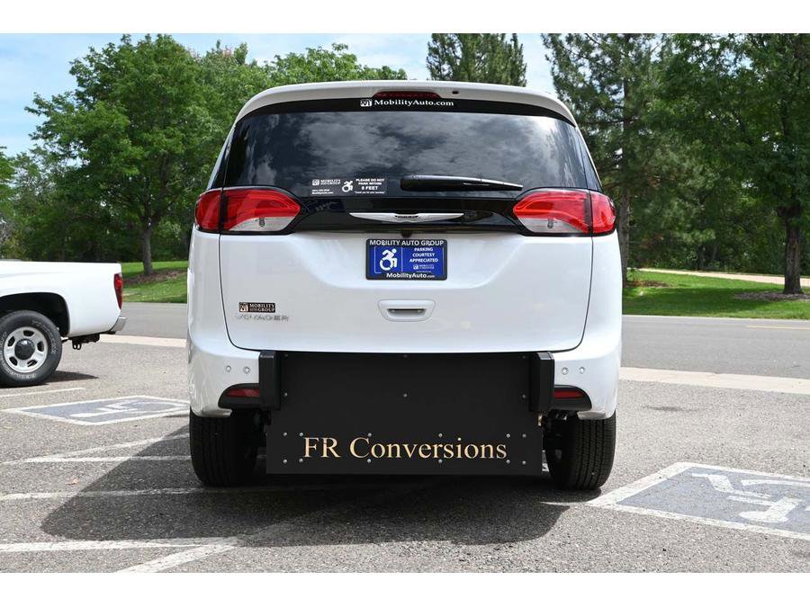 New 2025 Chrysler Voyager LX image 7