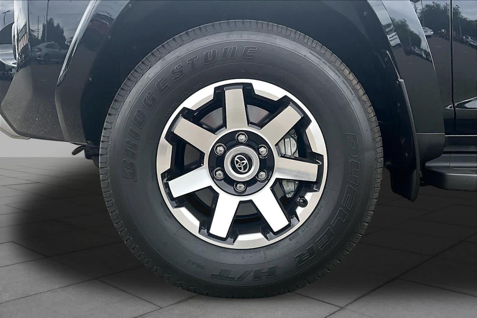 Used 2023 Toyota 4Runner TRD Off-Road Premium w/ Moonroof Package AWD/4WD image 10