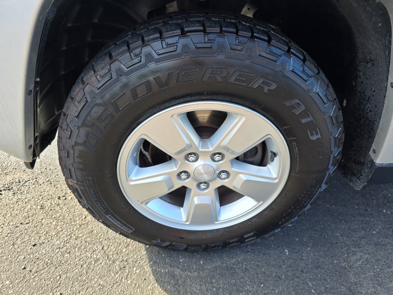 Used 2012 Jeep Liberty Sport AWD/4WD image 9