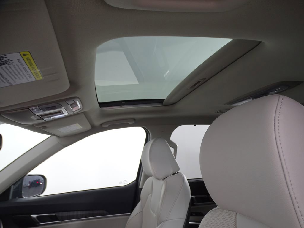 Used 2024 Kia Telluride EX w/ EX Captain's Chair Package image 10