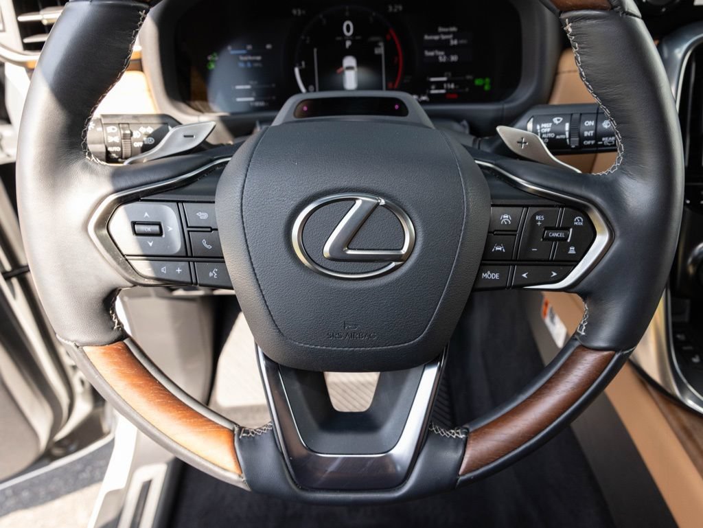 Used 2025 Lexus LX 600 4WD w/ Accessory Package (2T) image 30